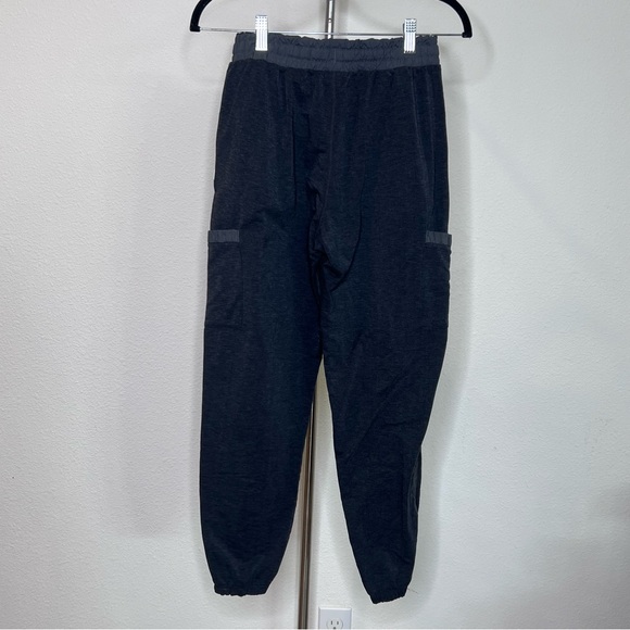 Vuori Gray Joggers - Picture 2 of 5
